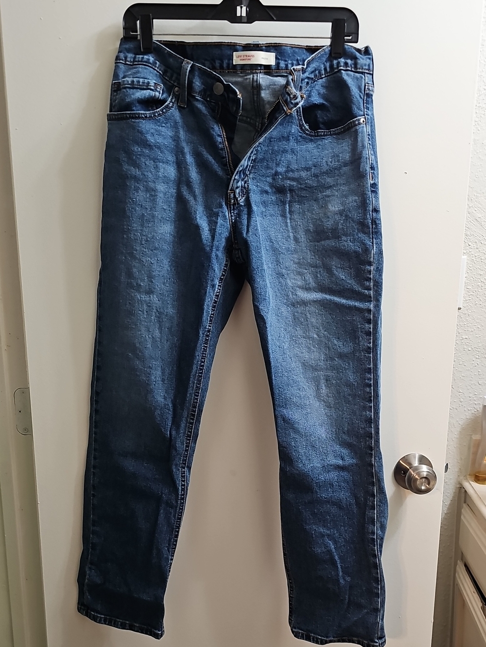 Signature by Levi Strauss Men's Medium Blue Straight Jeans